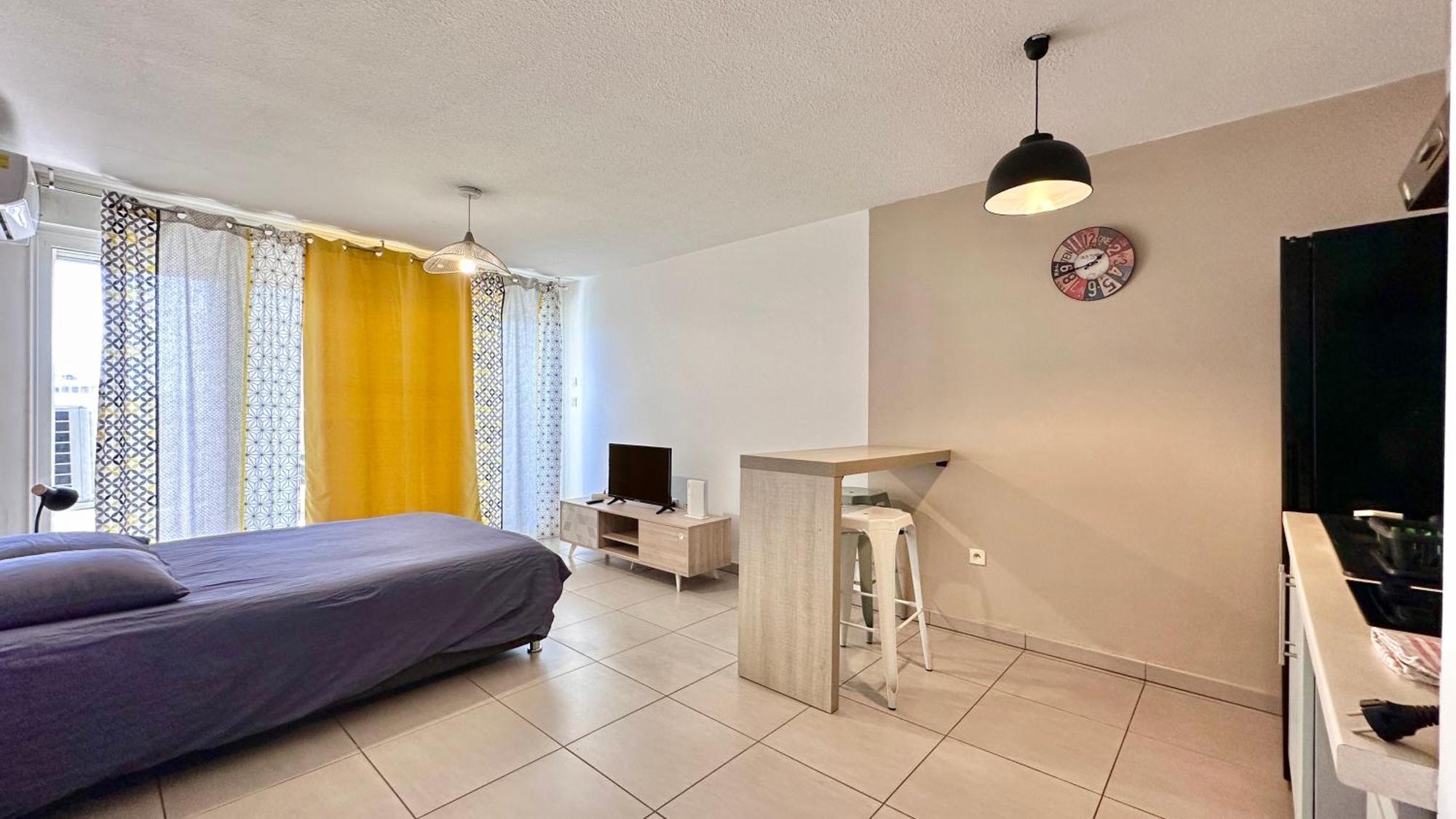 Studio Cosy Tout Equipe - Idealement Situe Saint-Denis Bagian luar foto